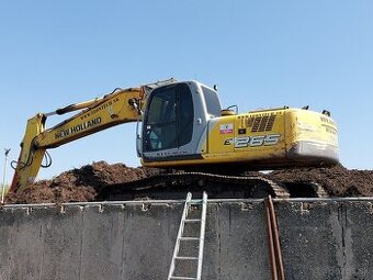 New Holland E 265 LC