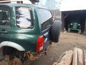 Suzuki kufrové dvere