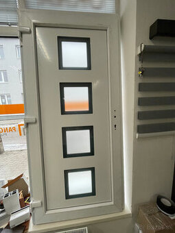 PLASTOVÉ VCHODOVÉ DVERE BIELE 980mm.x2080mm.