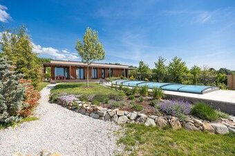 MIKELSSEN - Na predaj výnimočný bungalov s bazénom v lukratí