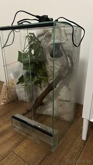 Na predaj terárium výška 60cm x 30 x 30