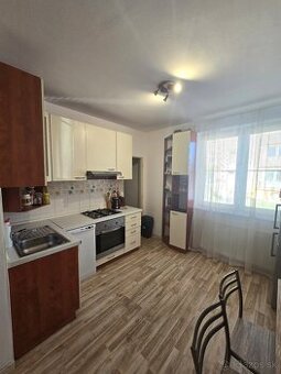 Priestranný 2 izbový byt s balkónom - Trenčianske Stankovce