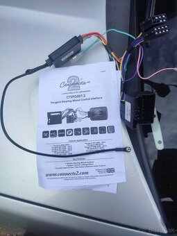 Adapter k radiu,umoznujuci, ovladat radio z volantu.
