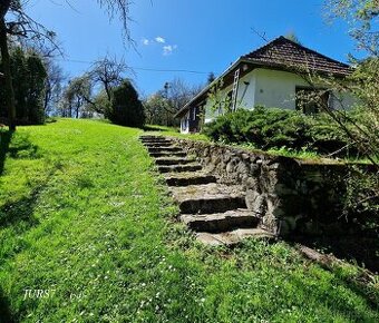 Veľký pozemok s domom a možnosťou výstavby – Hollóháza