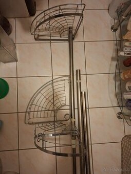 teleskopický regál do kúpelne