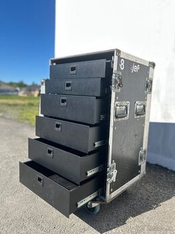 RACK na príslušenstvo so zásuvkami