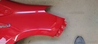 TOYOTA YARIS r.v. 2020, PRAVÝ PREDNÝ BLATNÍK.