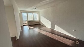 SLOVREAL na predaj veľký 3-izbový byt časť IBV v Žiari nad H