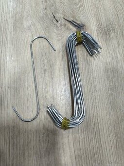 Nerezové háčiky, udiareň