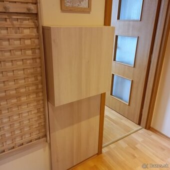 Skrinka so zadnou doskou