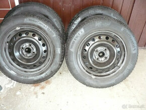 Predám zimné pneumatiky s plechovými diskami51/2 JX 15H2  ET