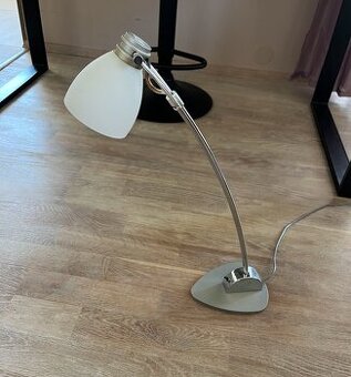 Lampa na stôl alebo nočný stolík
