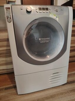 Hotpoint Ariston Aqualtis, model AQCF 852 B.
