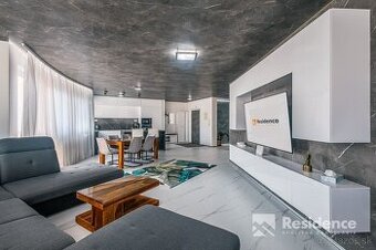 Dizajnový 3 izbový byt na predaj s garážovým státím - centru