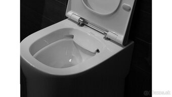 designová závesná wc misa so sedátkom