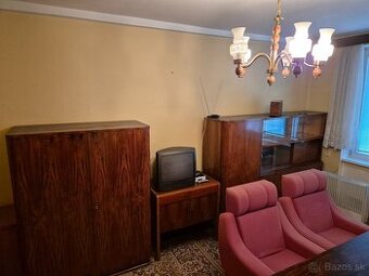 Predám staršiu skrinu zachovalu skoro žiadna vadi