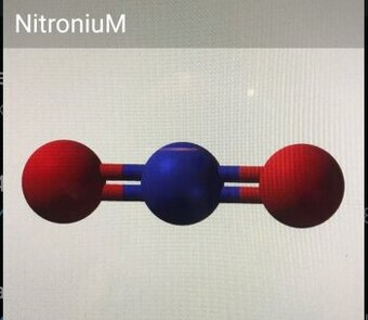 Kapela Nitronium hlada spievajuceho klavesaka/klavesacku