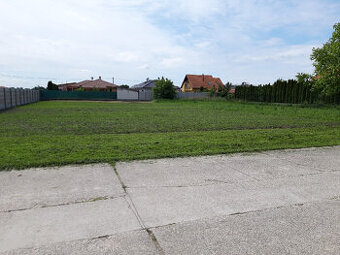 BÁČ PRI ŠAMORÍNE - TOP STAVEB. POZEMOK 1000m² SO VŠETKÝMI IS