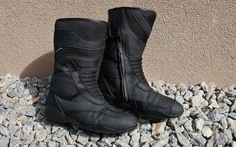 Predám vysoké moto čižmy značky KORE, veľkosť 43, reálne 44