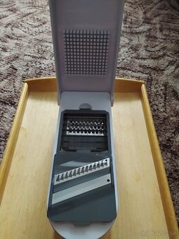 velka drevena tacka plus novy krajač