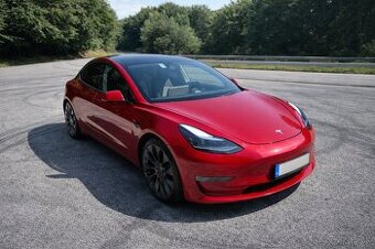 Tesla Model 3 Performance AWD, 9/2022, 38 000 km, červená