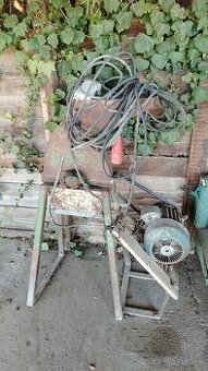 kladivkový šrotovnik na obilie