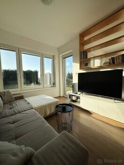 1,5-izbový byt s 90 m² záhradou a parkovaním- Senec