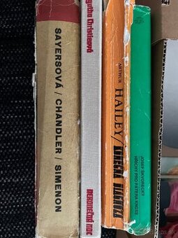 Rôzne knihy, kuchárky, historické