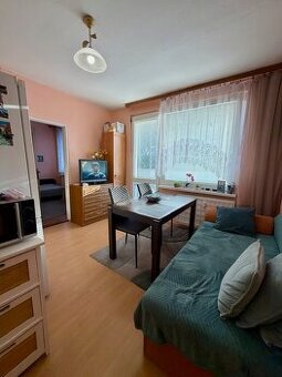 Svetlý 1-izbový byt s veľkým balkónom - Chrenová