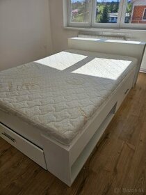Biela posteľ 140x200