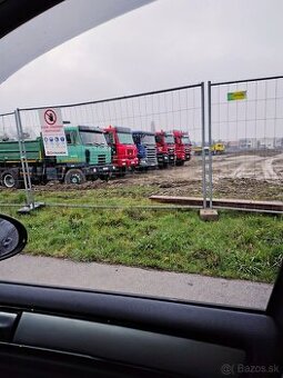 Vodič nákladného vozidla, strojník.