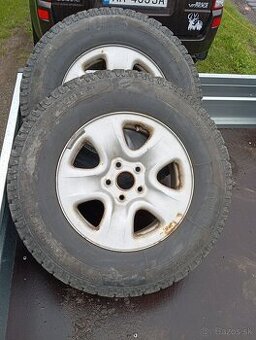Predám pneu 215/80r16