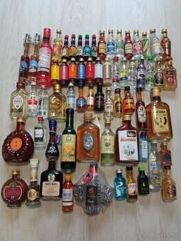 Zbierka minifľaštičiek s alkoholom