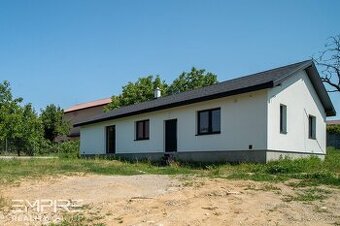 Na predaj priestranný bungalov-novostavba-holodom, Vajkovce