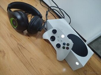 Predám Xbox series S 512GB aj z ovládačom a kabelažou