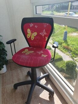 Detskú otáčaciu stoličku
