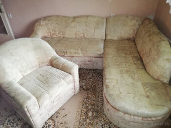 Predám rohový gauč s kreslom – rozkladací, s úložným priesto