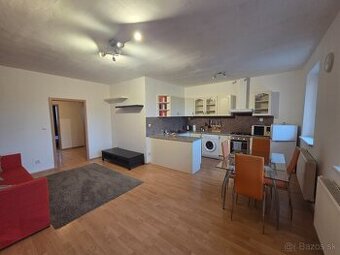 Na prenájom, 2 izbový byt s balkónom na Družbe
