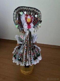 Krojovaná  bábika v Starotekovskom kroji.