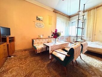 Na predaj veľký tehlový 2 izbový byt v centre