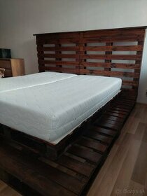 Paletová posteľ 240x240cm