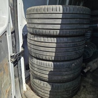 235/45 r18 Michelin
