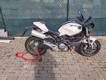 Predám ducati monster 696.r.v 2009