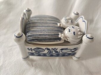 Porcelánová dóza na bonbóny,cibulák, Dubí, limitka