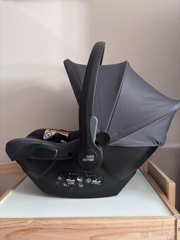 Predám autosedačku-vajce Britax Römer Baby-Safe Core