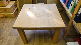 Stolík z masívu IKEA