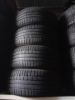 Zánovné zimné pneumatiky Nokian 235/45R18