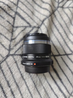 olympus zuiko 45mm 1:1,8 ED