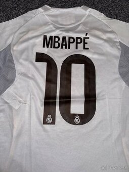 Dres Mbappe - Real Madrid