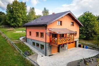 PREDAJ, Rodinný dom, Snina, Ul. Jesenského, pozemok 5784 m2,